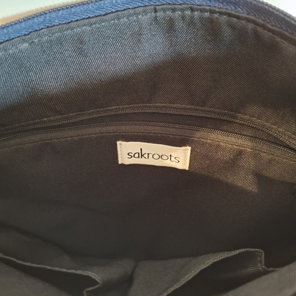 SAKROOTS Crossbody Bag - Picture 5 of 5